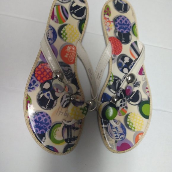 ❤️CCOACH DYAN 1941 Anniversary Multicolor Logo 7 Button Strap Flip Flops Size 9B - Picture 2 of 6